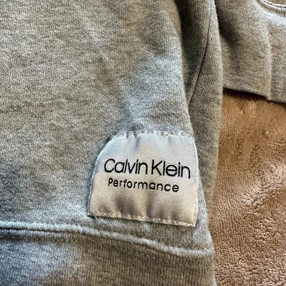 Calvin Klein Performance Cropped Crewneck Size Large Gray Athletic Sporty - Picture 2 of 6